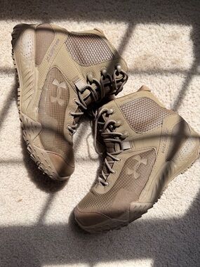 Under Armour Boots in Coyote/Tan